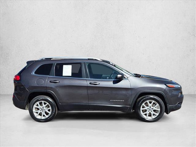 Used 2015 Jeep Cherokee Latitude w/ Comfort/Convenience Group AWD/4WD image 4