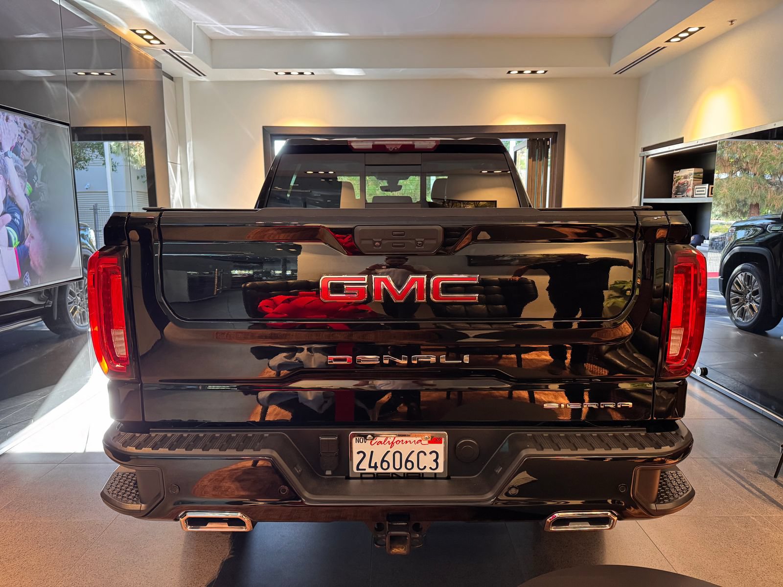 Used 2021 GMC Sierra 1500 Denali w/ Denali Ultimate Package AWD/4WD image 6