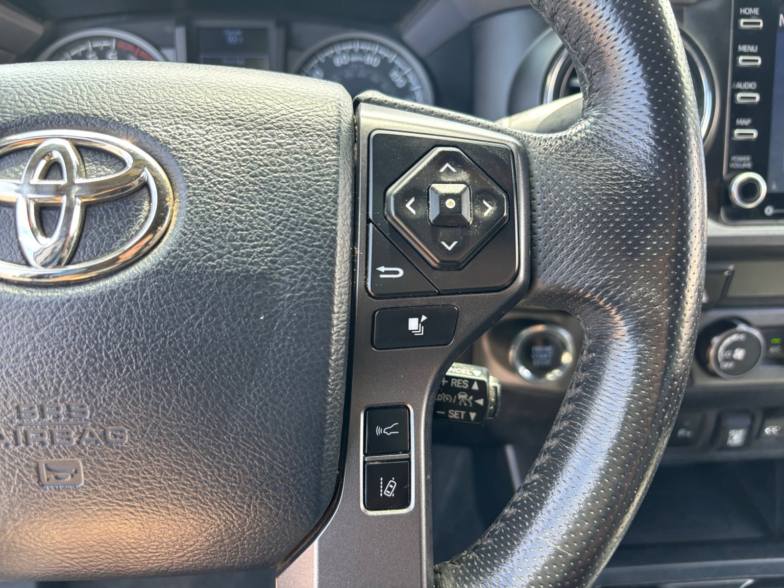 Used 2020 Toyota Tacoma TRD Off-Road w/ Technology Package image 32