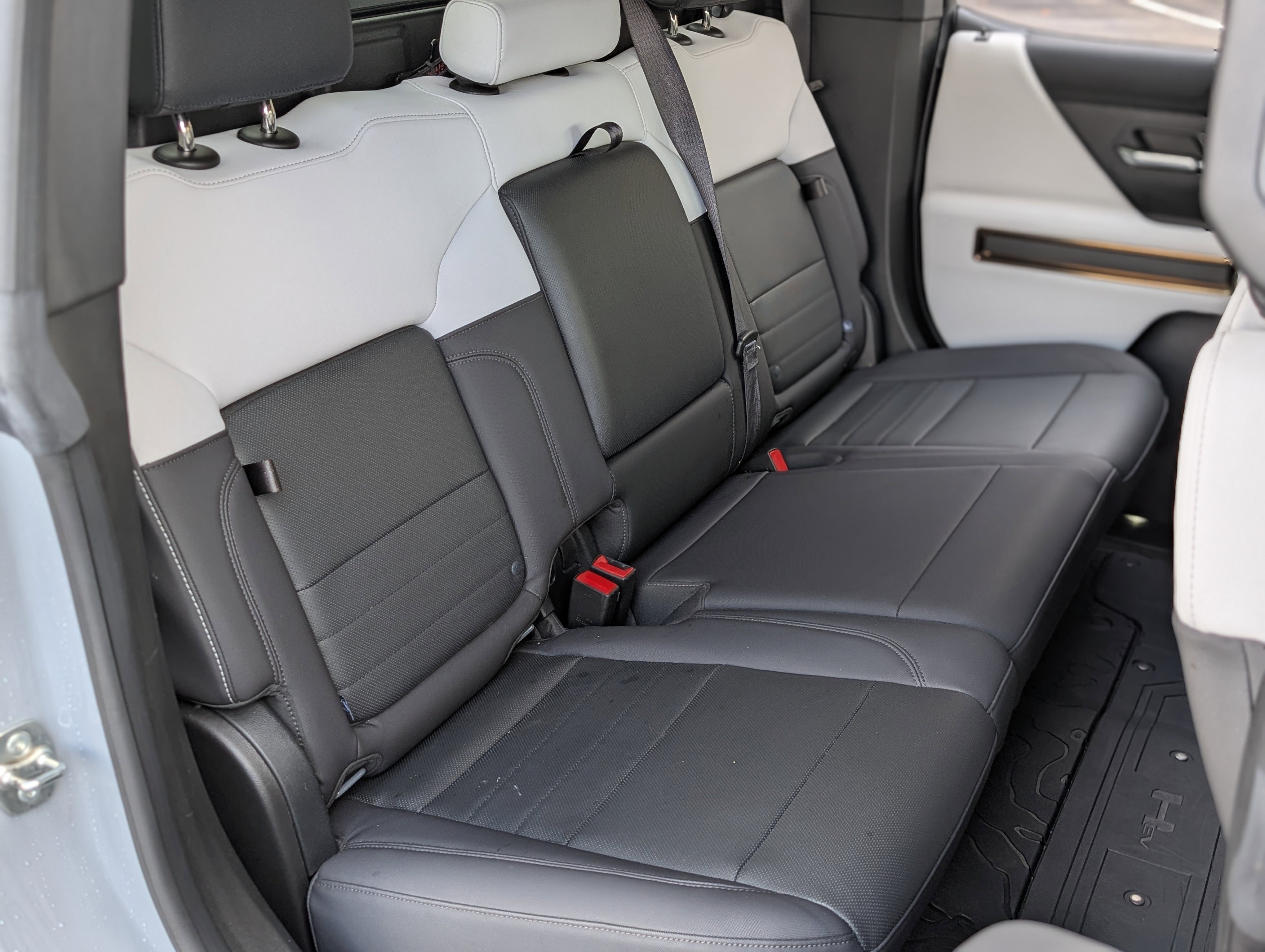 Used 2024 GMC Hummer EV 2X w/ LPO, Illumination Package image 19