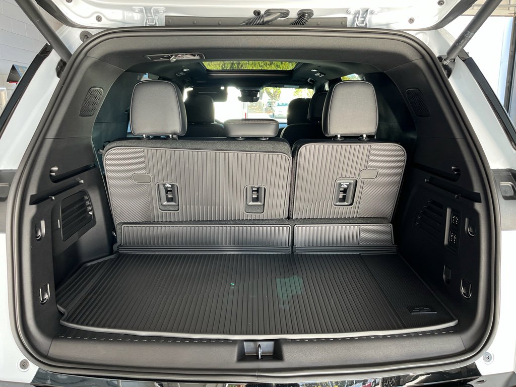 New 2026 Chevrolet Traverse High Country w/ LPO, Floor Liner Package FWD image 8