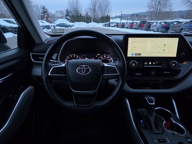Used 2023 Toyota Highlander XLE image 21