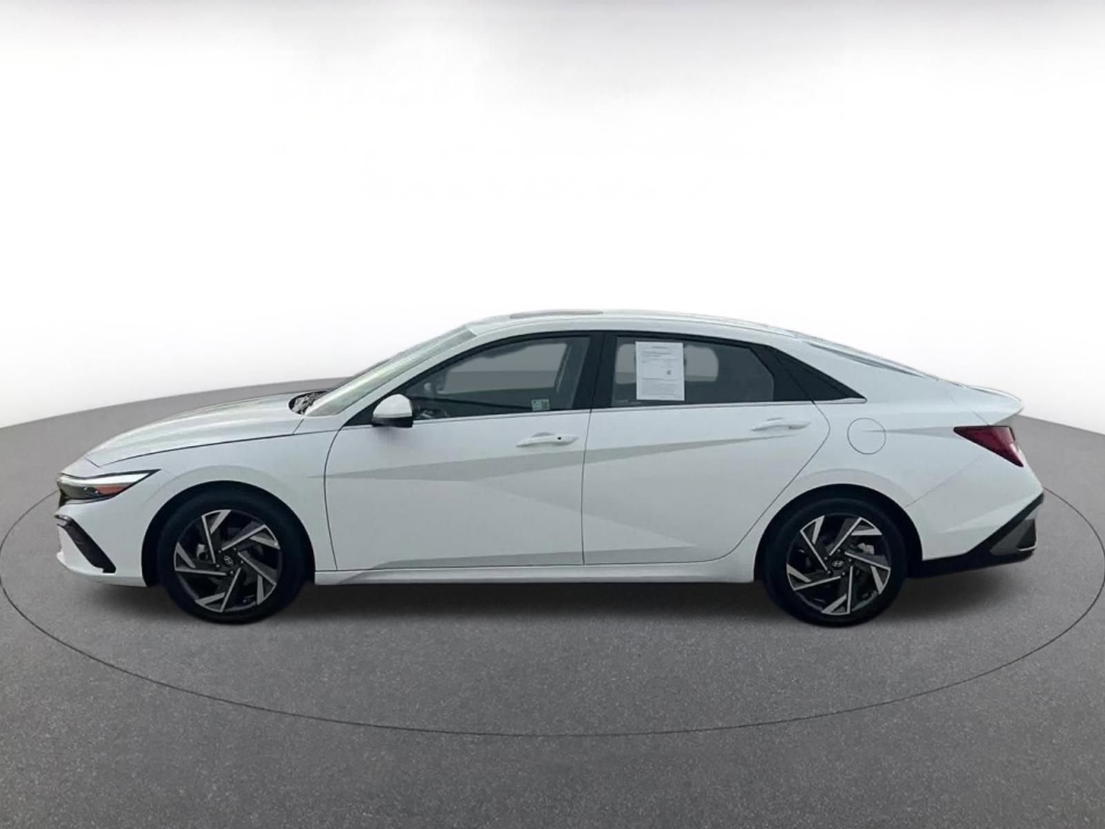 Used 2025 Hyundai Elantra SEL image 10