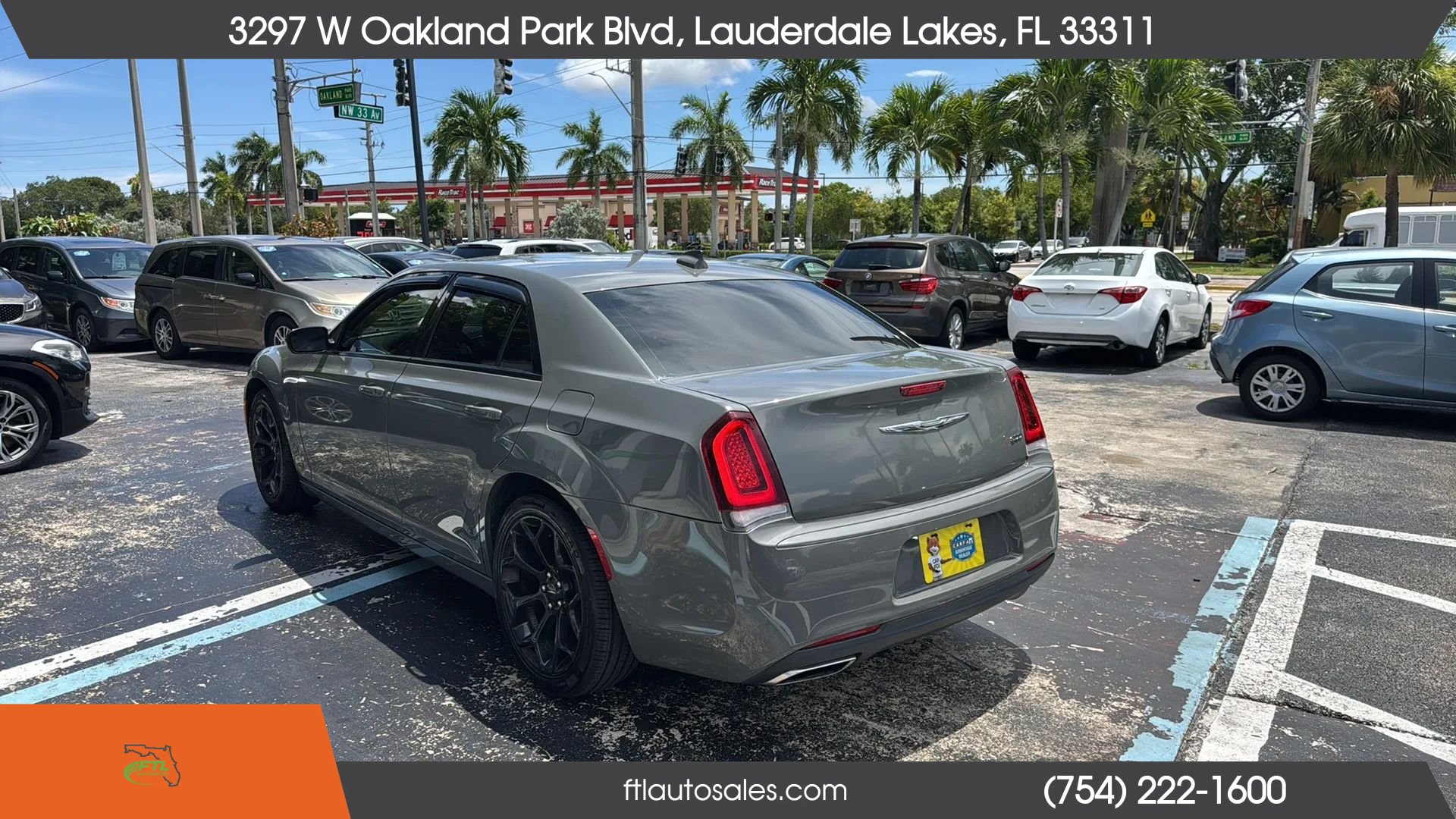 Used 2019 Chrysler 300 Touring w/ Sport Appearance Package RWD image 8