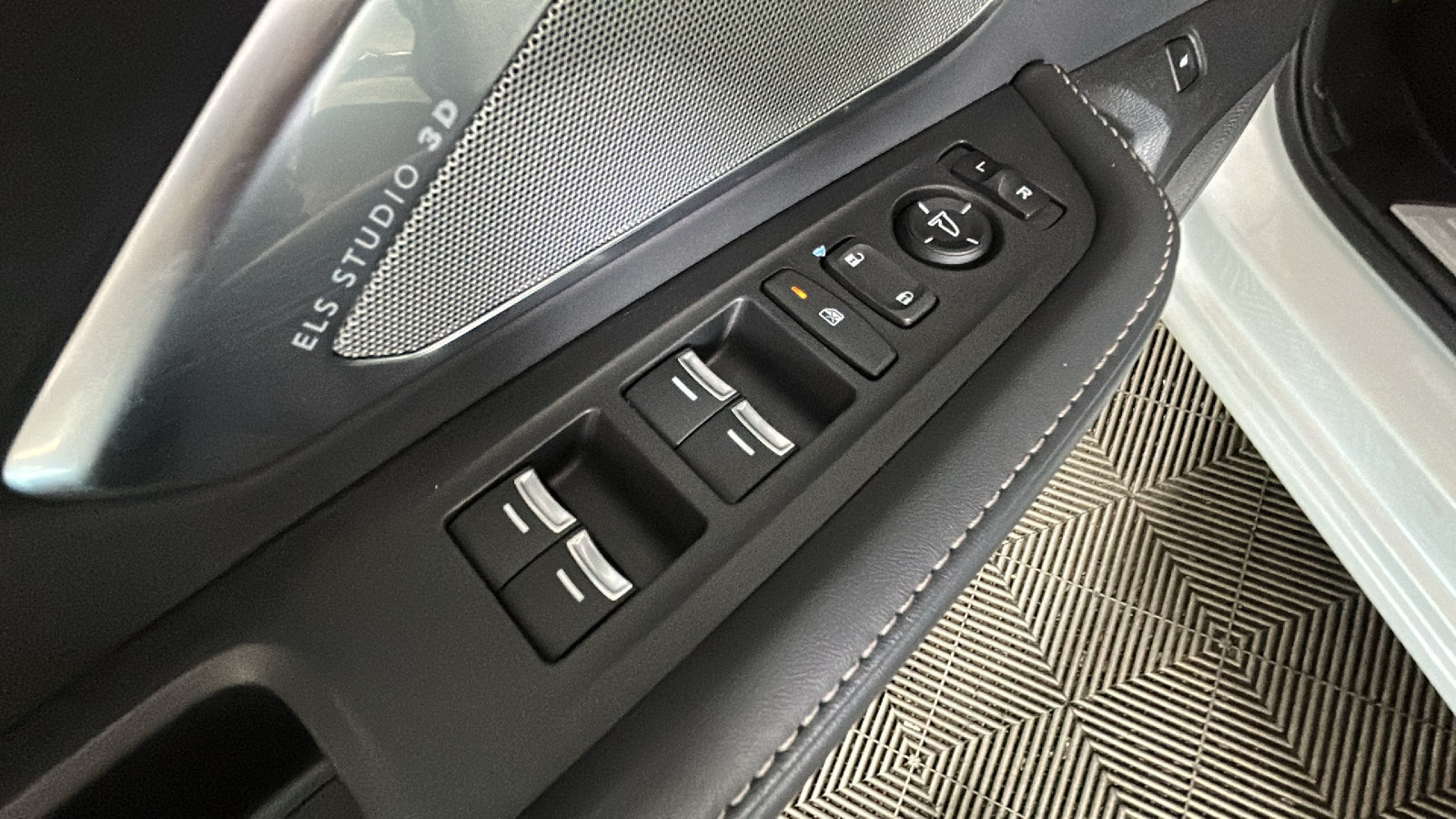 Used 2019 Acura RDX w/ Advance Package AWD/4WD image 11