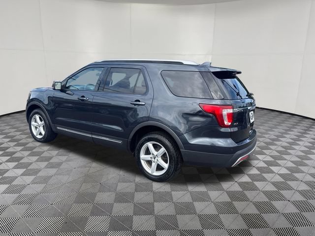 Used 2017 Ford Explorer XLT AWD/4WD image 3