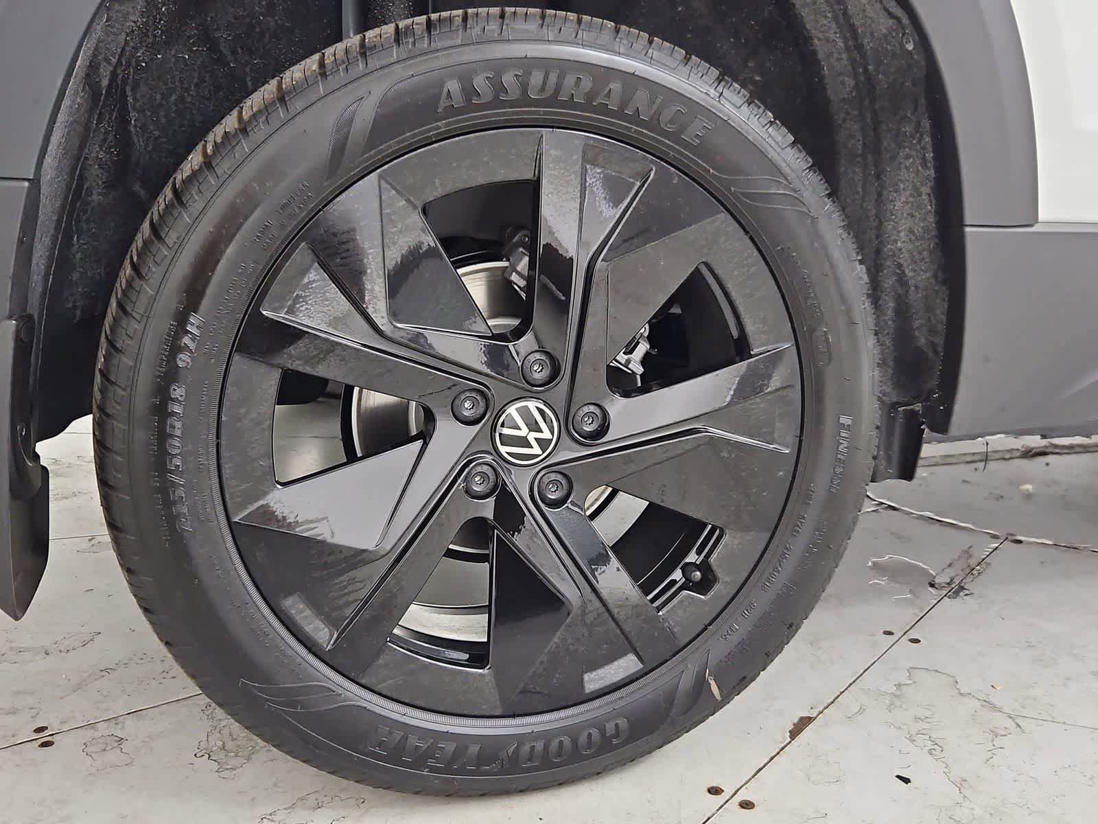 New 2026 Volkswagen Taos SE FWD image 13