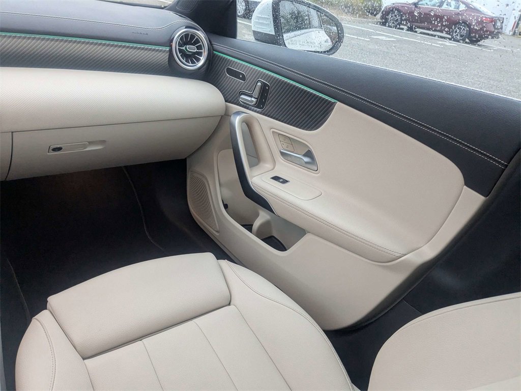Used 2025 Mercedes-Benz CLA 250 4MATIC image 17