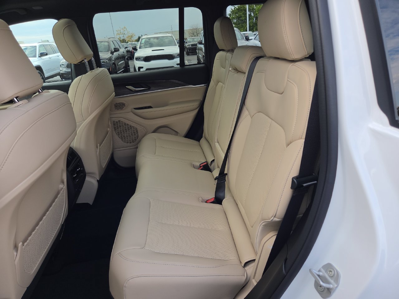 New 2027 Jeep Grand Cherokee Limited AWD/4WD image 18