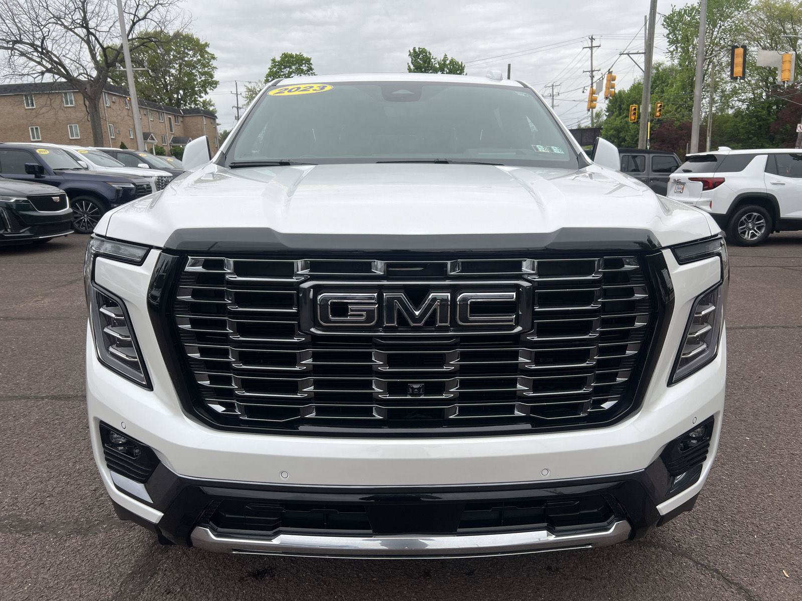 Used 2025 GMC Yukon XL Denali Ultimate AWD/4WD image 2