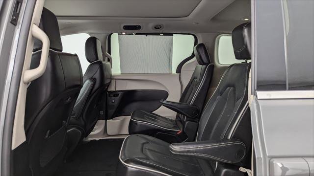 Used 2023 Chrysler Pacifica Limited image 16
