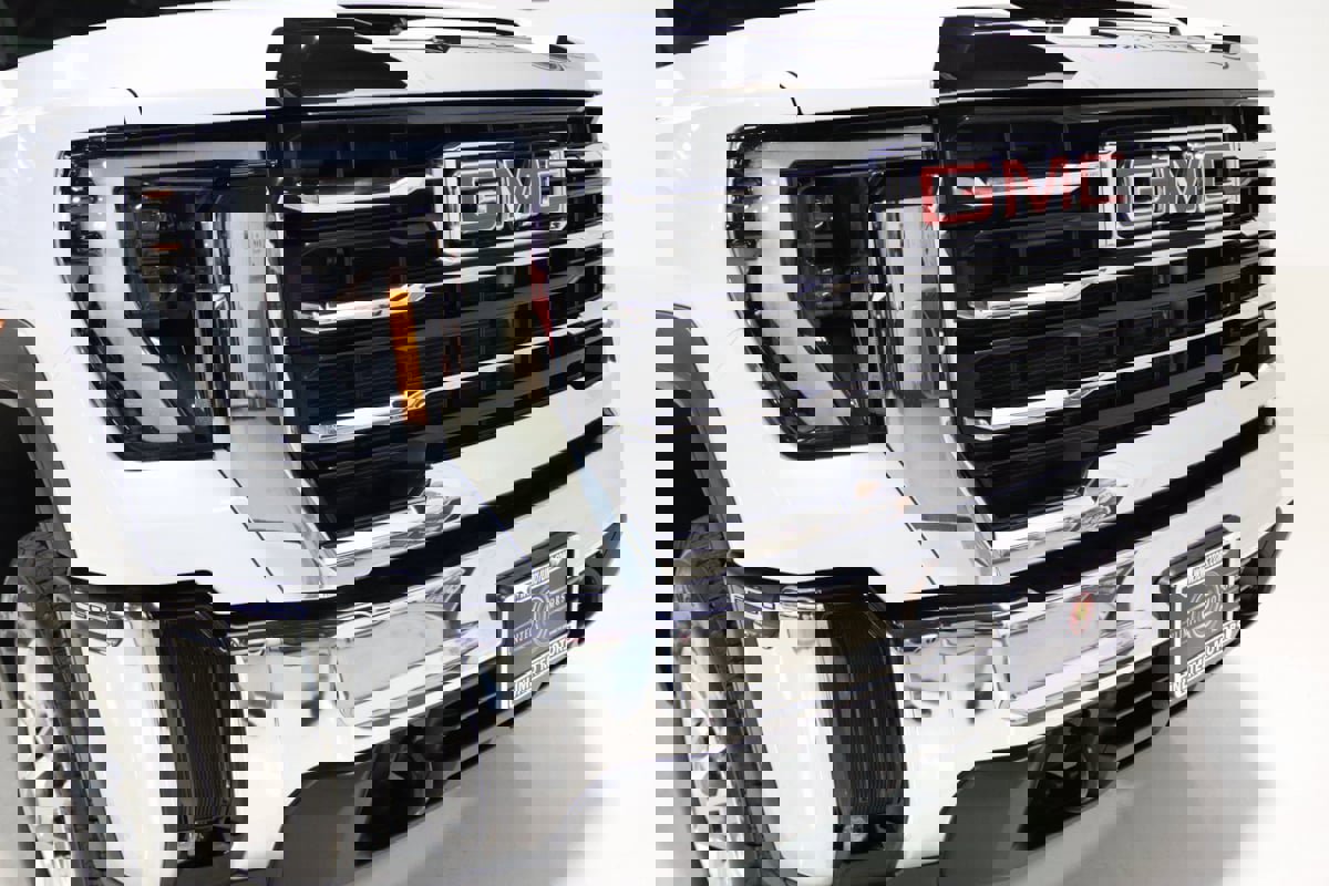 Used 2025 GMC Sierra 2500 SLE w/ SLE Convenience Package image 30