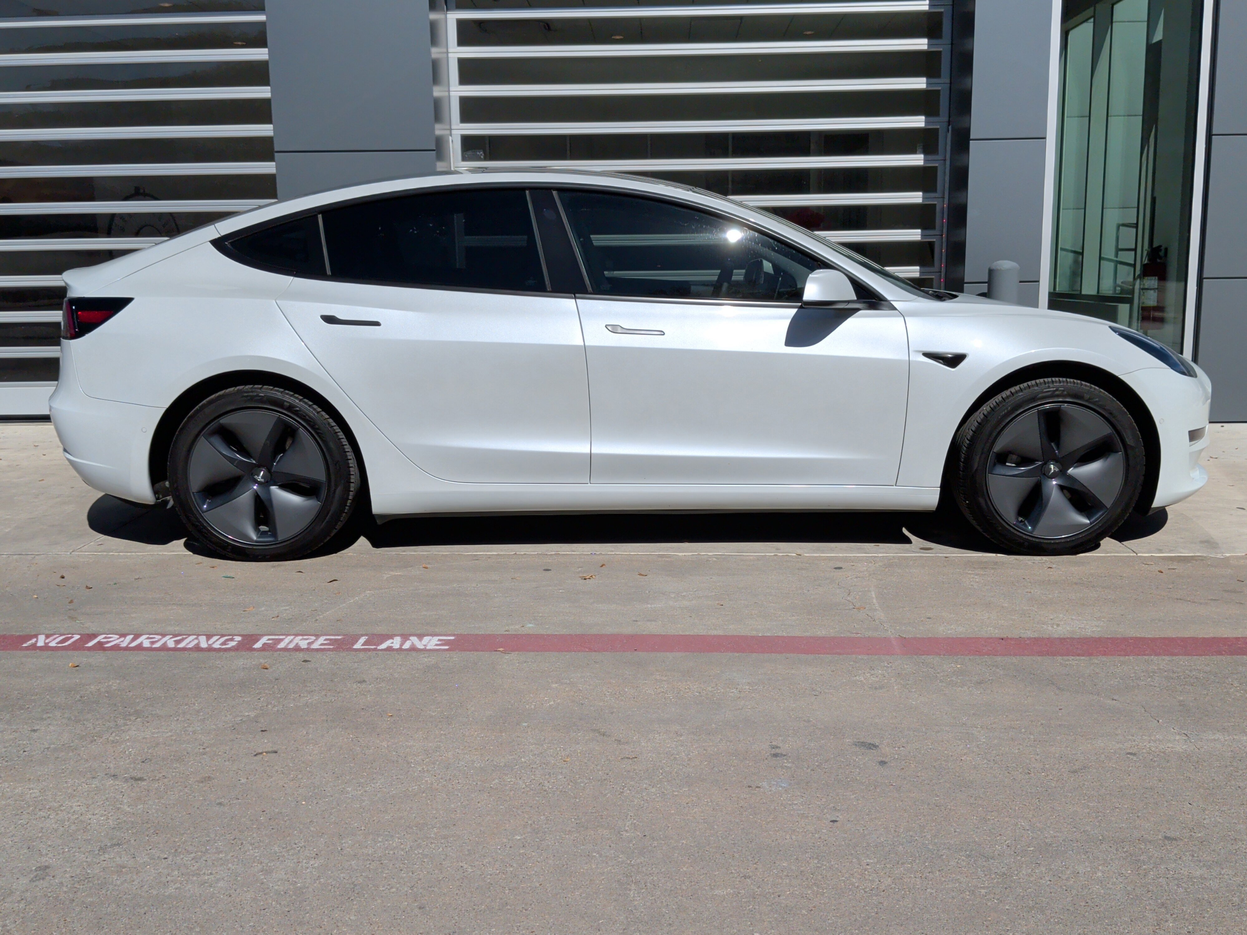 Used 2020 Tesla Model 3 Standard Range image 9
