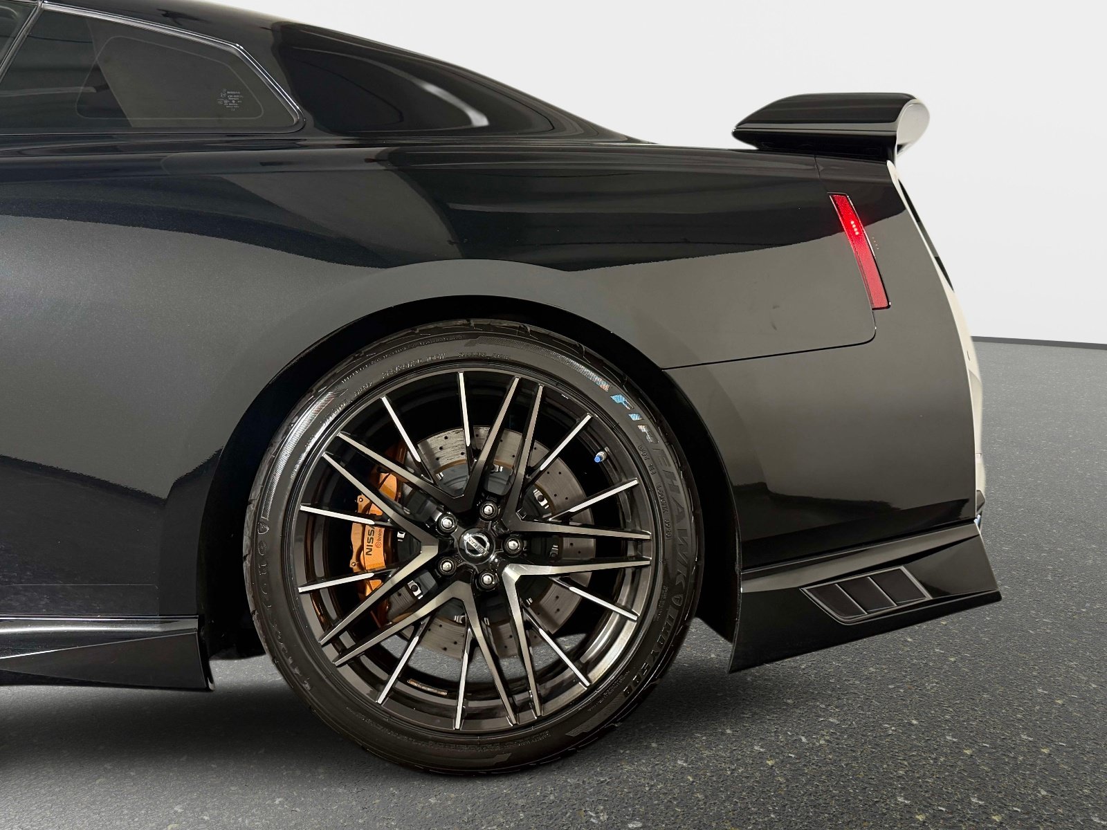Used 2021 Nissan GT-R Premium AWD/4WD image 13