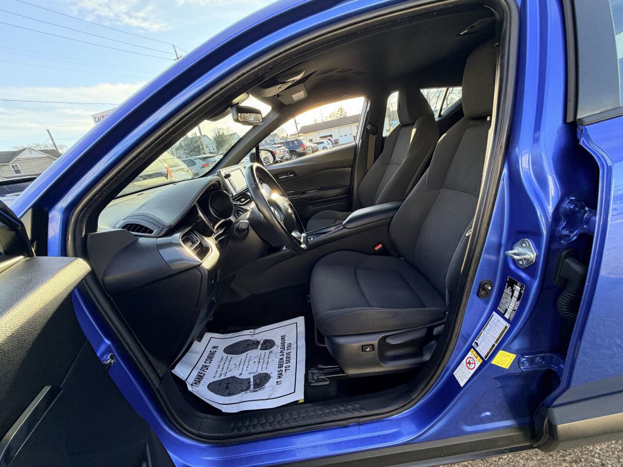 Used 2018 Toyota C-HR XLE 4dr Crossover image 26