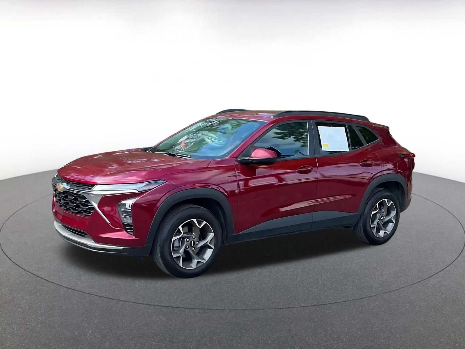 Used 2025 Chevrolet Trax LT image 8