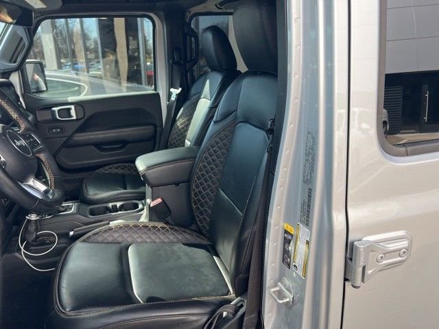 Used 2023 Jeep Wrangler Unlimited Sahara AWD/4WD image 5