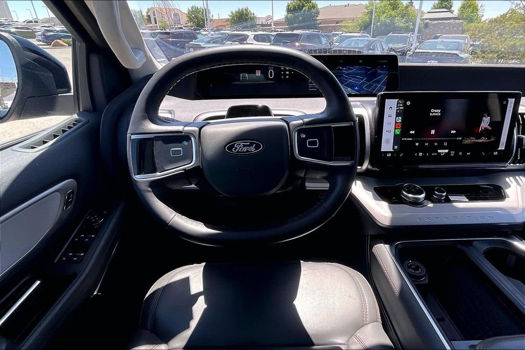 Used 2025 Ford Expedition Active AWD/4WD image 5