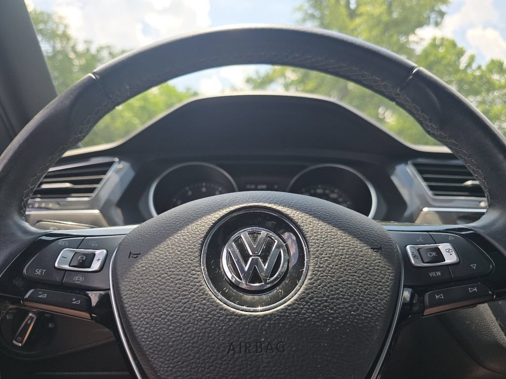 Used 2021 Volkswagen Tiguan SE R-Line AWD/4WD image 27