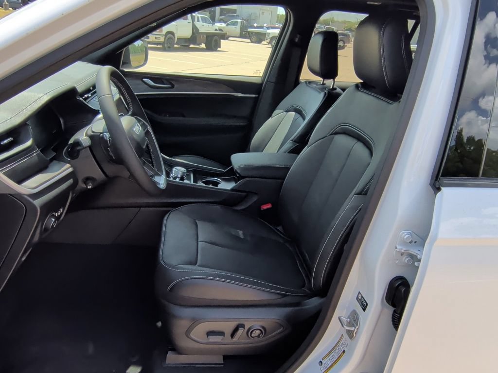 New 2026 Jeep Grand Cherokee Limited AWD/4WD image 13