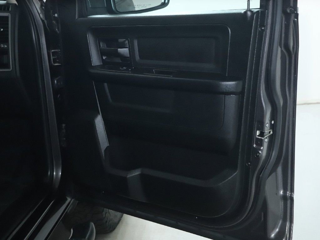 Used 2017 RAM 1500 Express w/ Express Value Package image 32