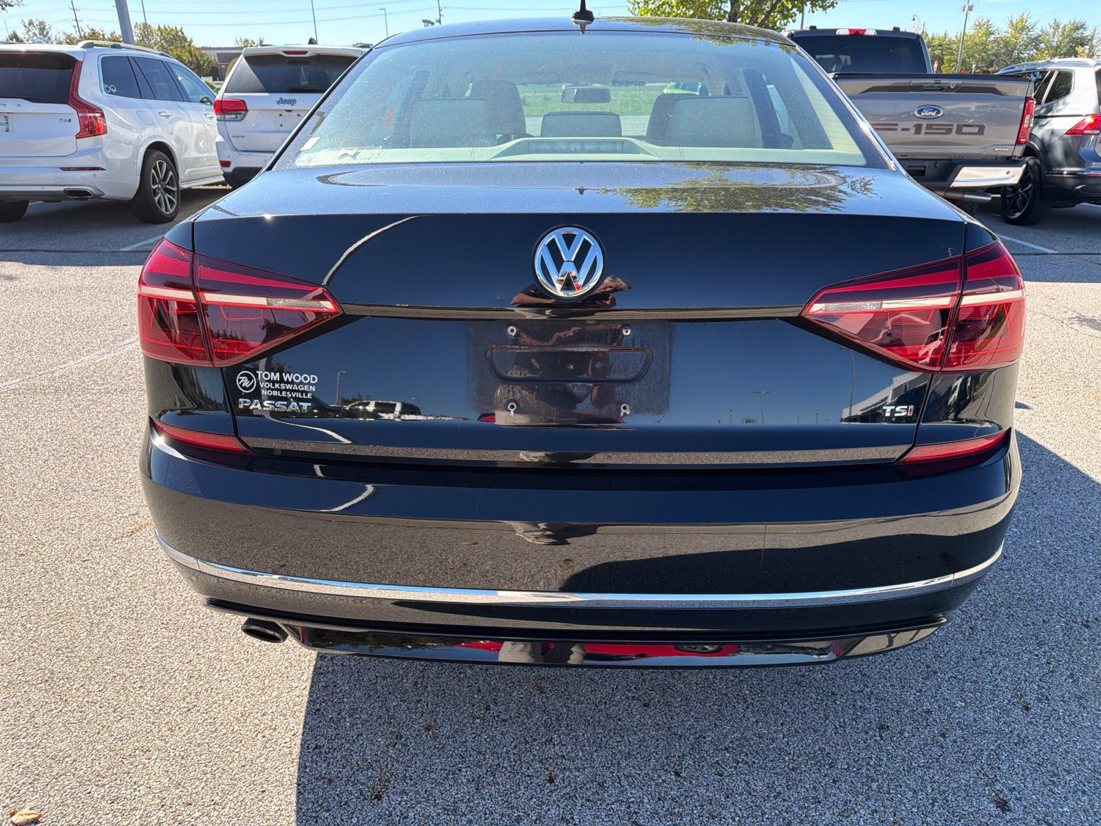Used 2018 Volkswagen Passat 2.0T R-Line FWD image 26