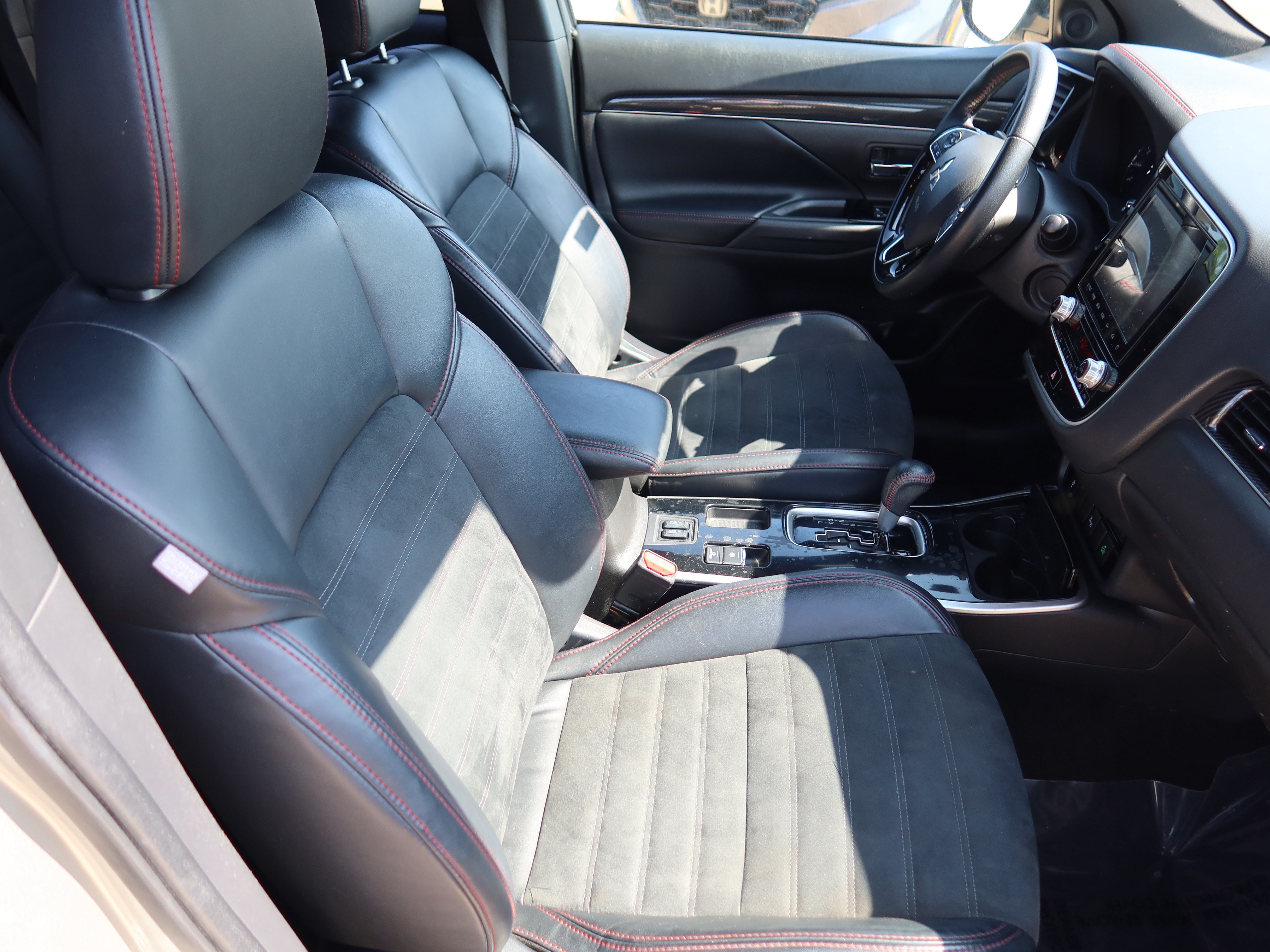Used 2020 Mitsubishi Outlander LE FWD image 14