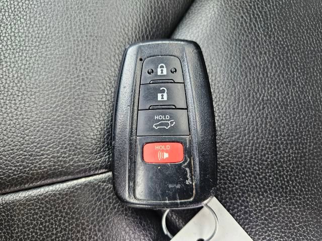 Used 2021 Toyota Highlander XLE image 30