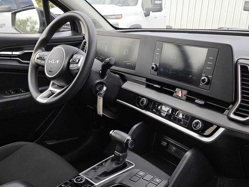 Used 2023 Kia Sportage LX image 30