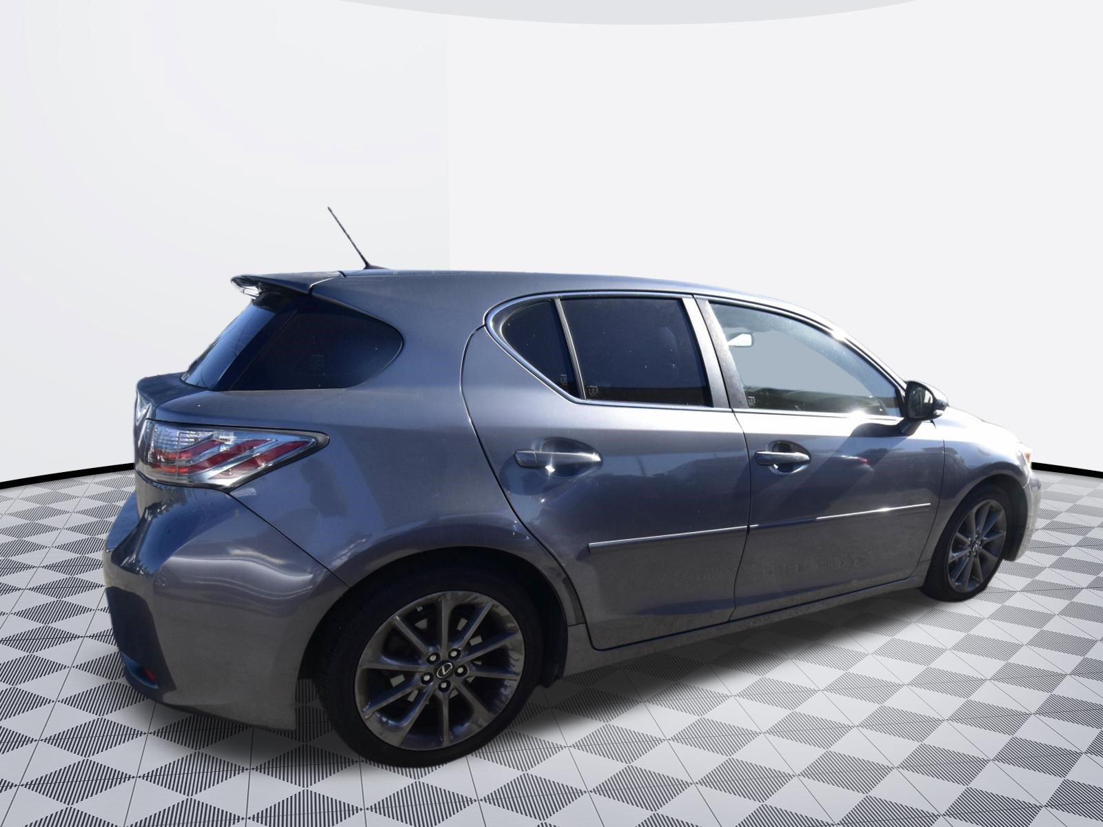 Used 2012 Lexus CT 200h Premium w/ Leather Pkg FWD image 4