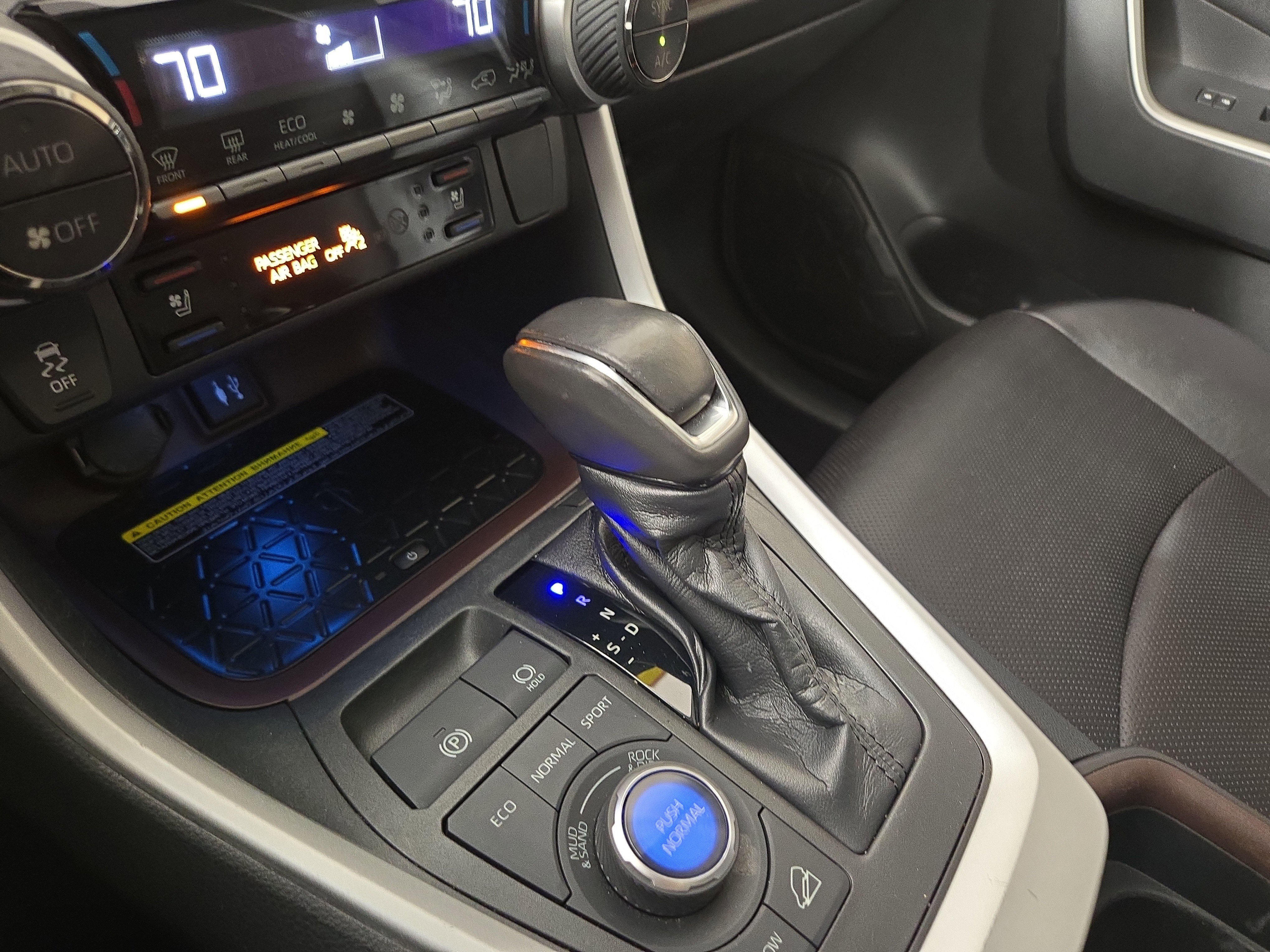 Used 2019 Toyota RAV4 Limited image 24