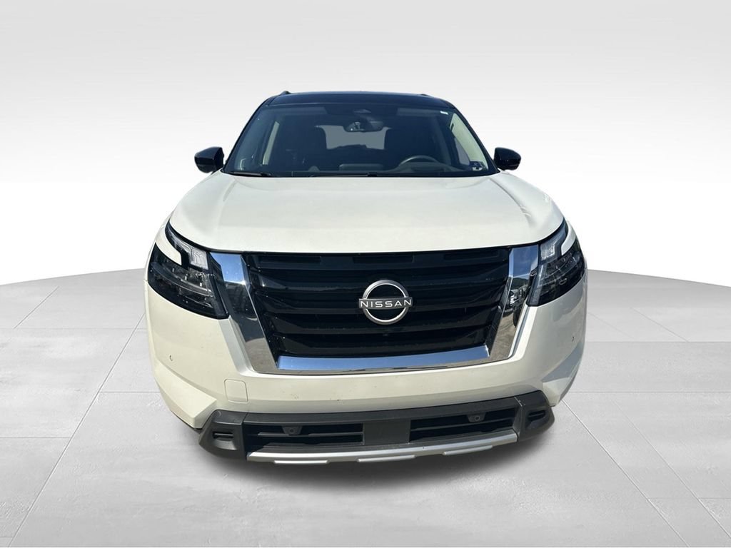 Used 2024 Nissan Pathfinder Platinum AWD/4WD image 3