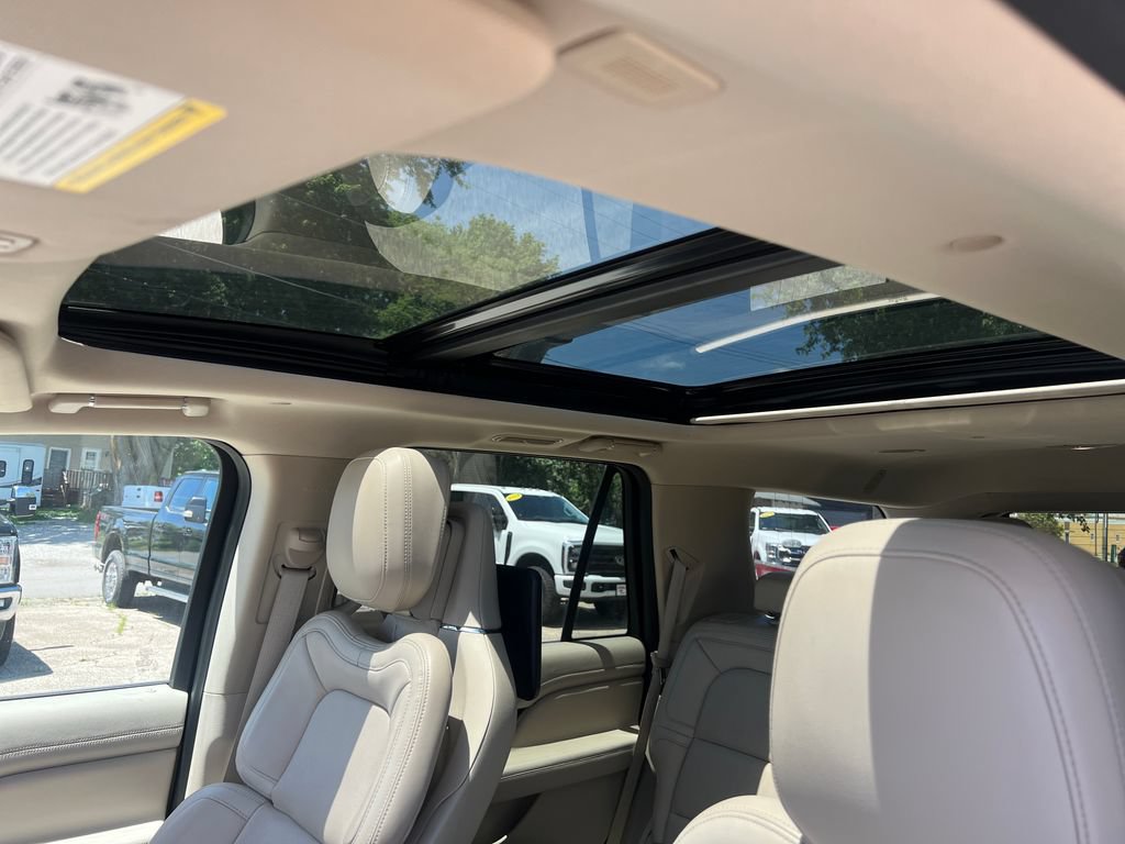 Used 2020 Lincoln Navigator Reserve w/ Luxury Package AWD/4WD image 22