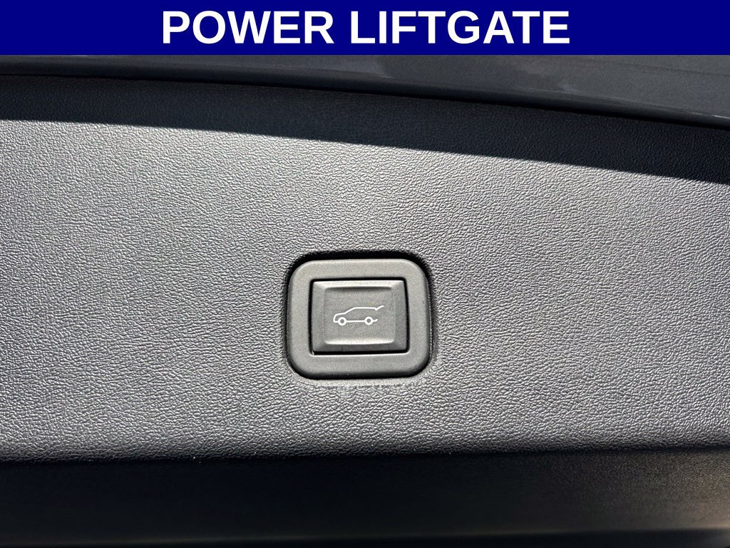 Used 2025 Cadillac Optiq Luxury 2 w/ LPO, Floor Liner Package AWD/4WD image 18