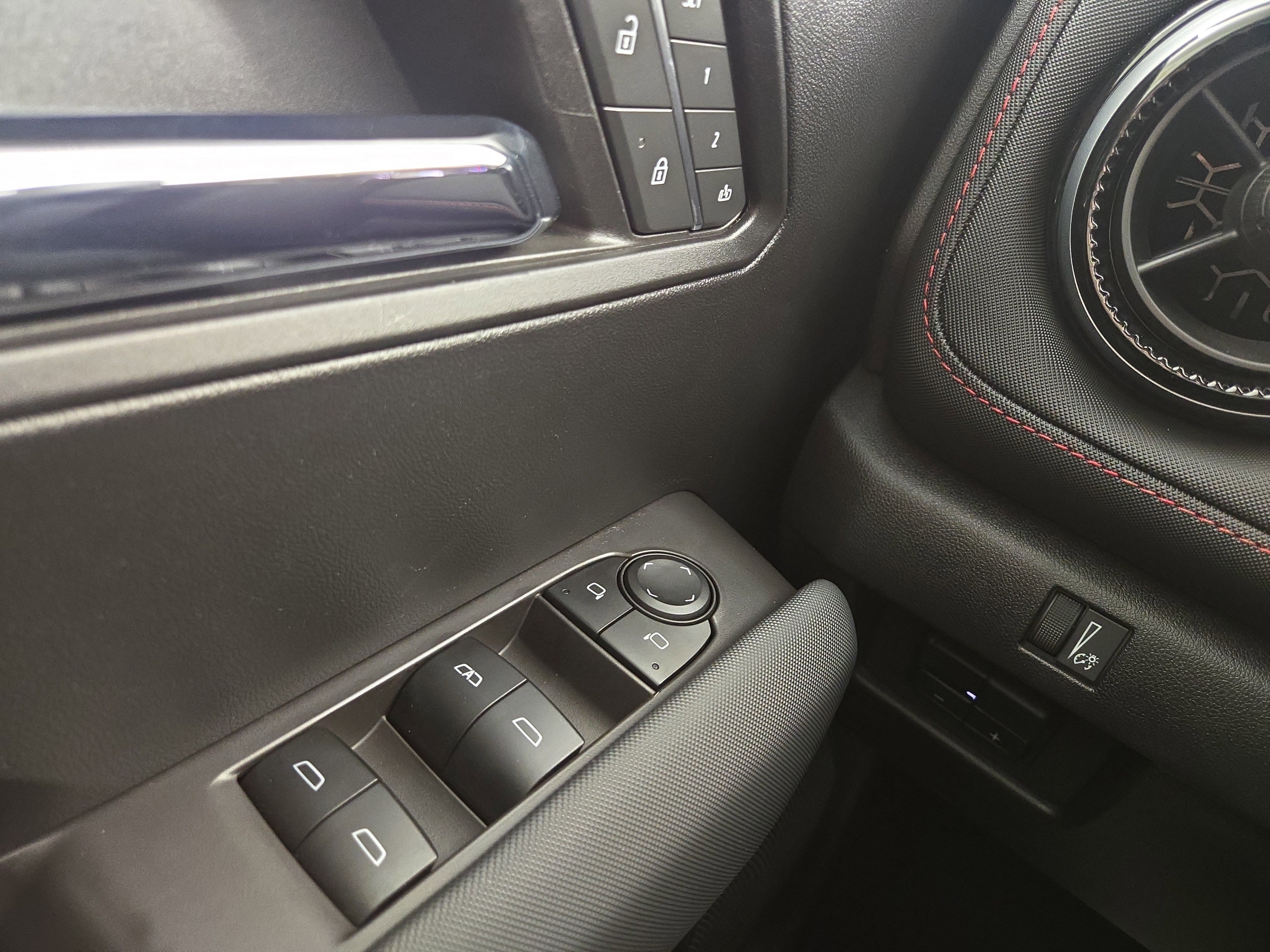 Certified 2024 Chevrolet Colorado Z71 w/ Z71 Convenience Package 2 image 29