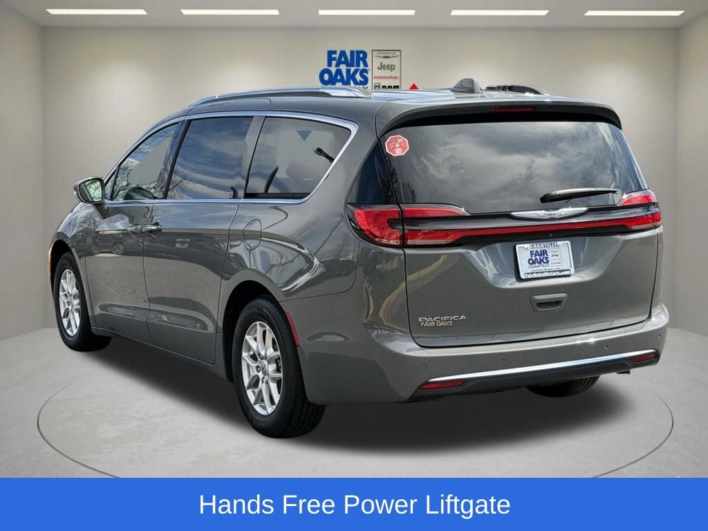 Used 2021 Chrysler Pacifica Touring-L w/ Uconnect Theater Family Group image 10