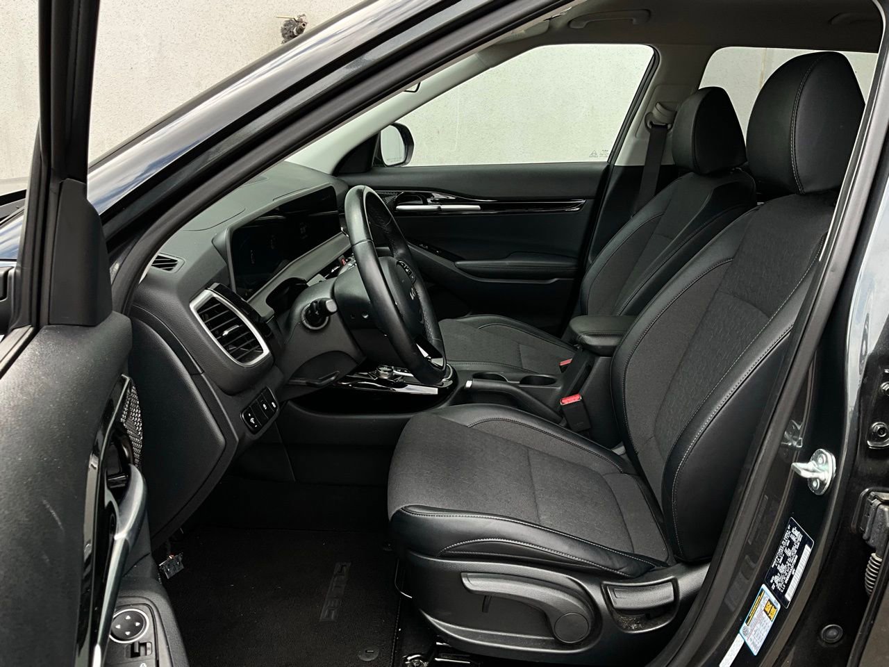 Used 2025 Kia Seltos S FWD image 10