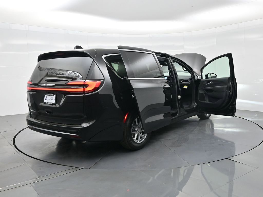 New 2026 Chrysler Pacifica Select image 32