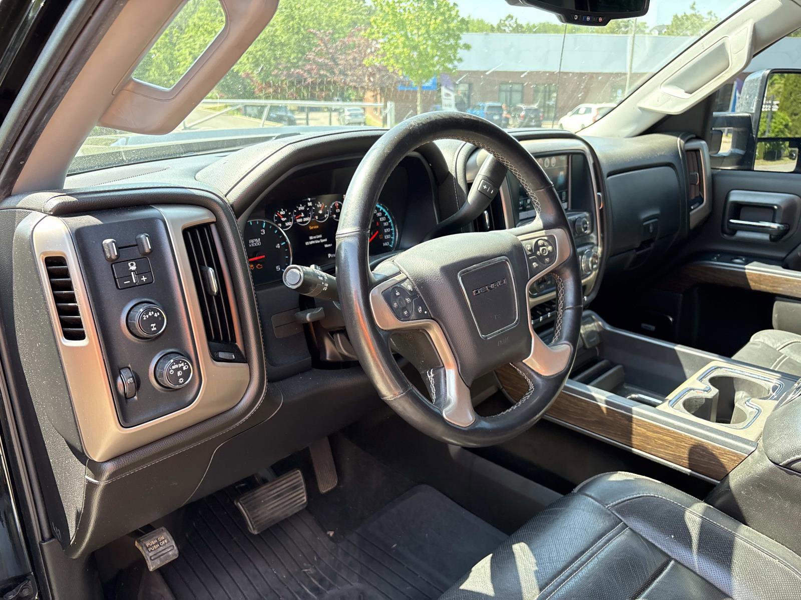 Used 2019 GMC Sierra 2500 Denali w/ Duramax Plus Package AWD/4WD image 18