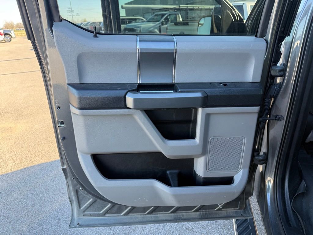 Used 2016 Ford F150 XLT w/ Equipment Group 302A Luxury image 8