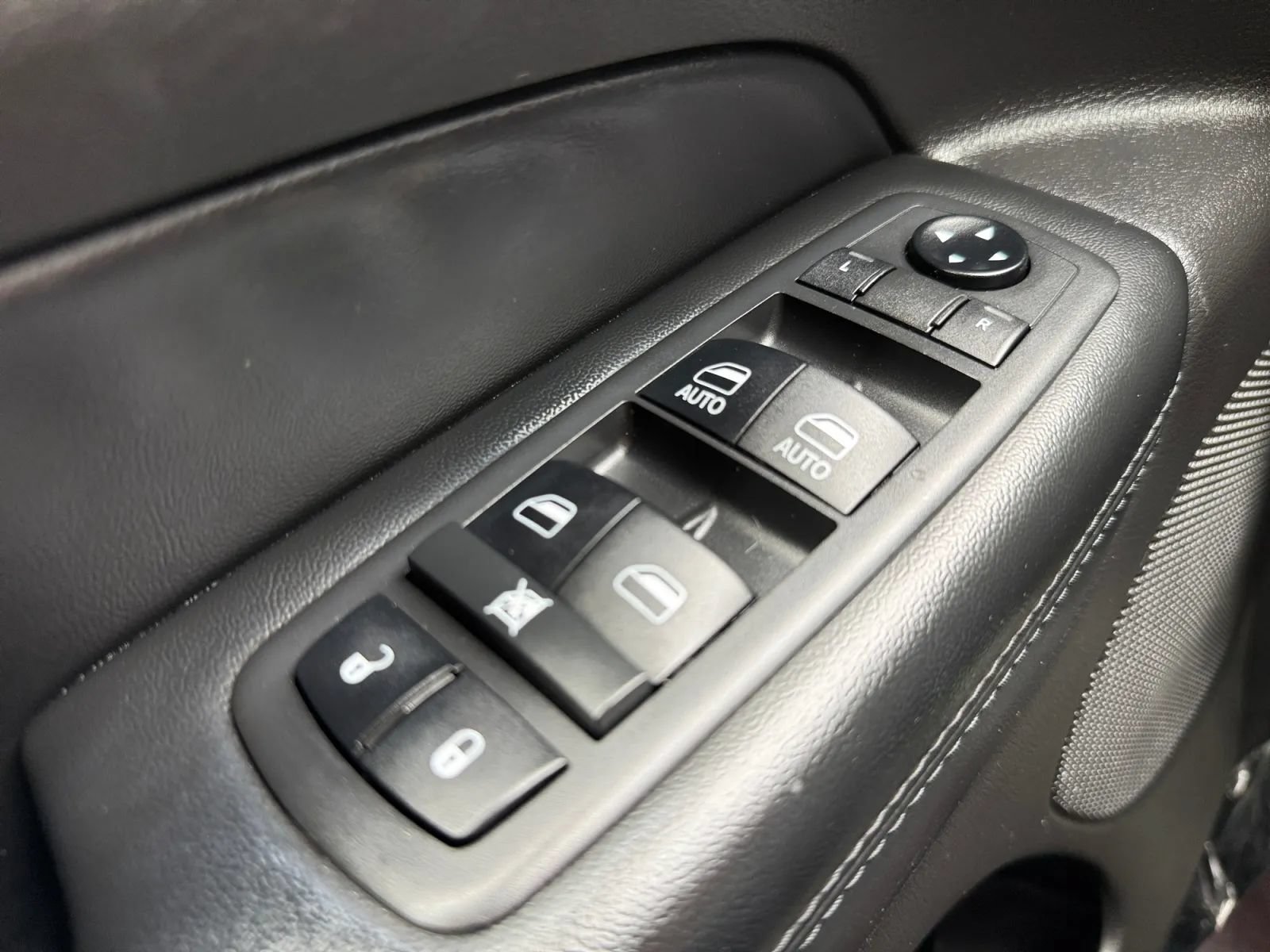 Used 2019 Jeep Grand Cherokee Laredo AWD/4WD image 33