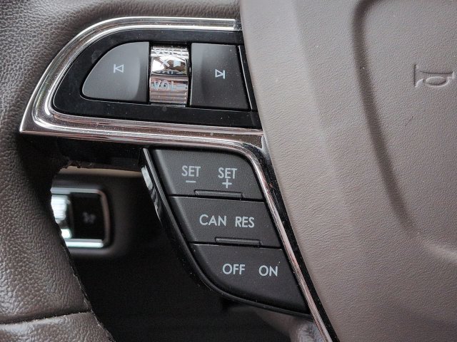 Used 2023 Lincoln Nautilus FWD w/ Premium Package image 25