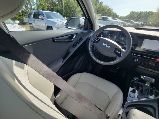 Used 2025 Kia Niro EX FWD image 7