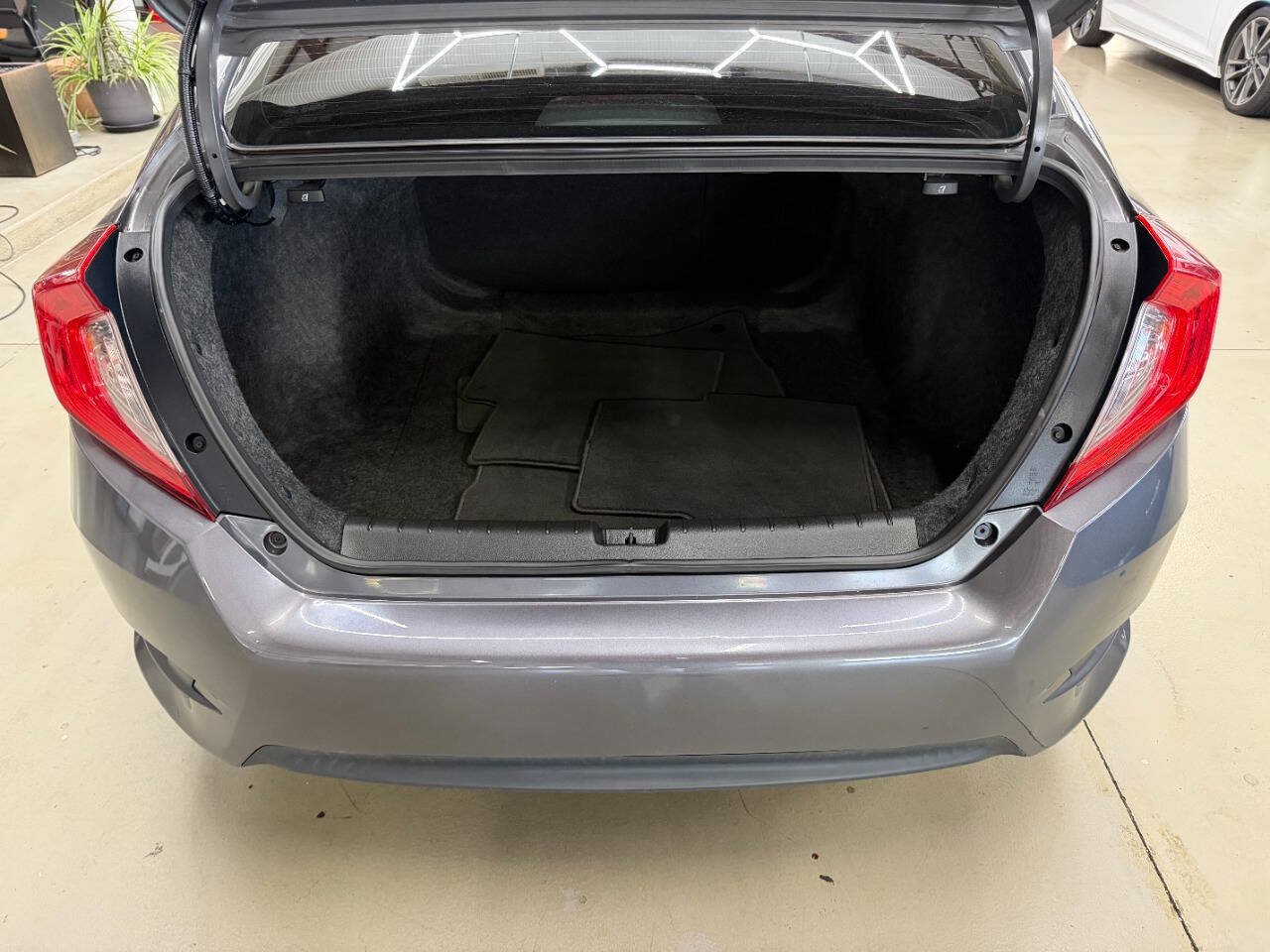 Used 2018 Honda Civic EX image 9