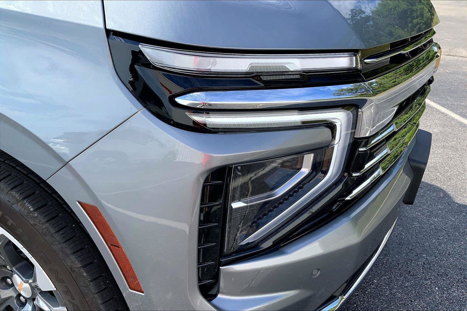Used 2026 Chevrolet Suburban LT w/ Comfort Package AWD/4WD image 28