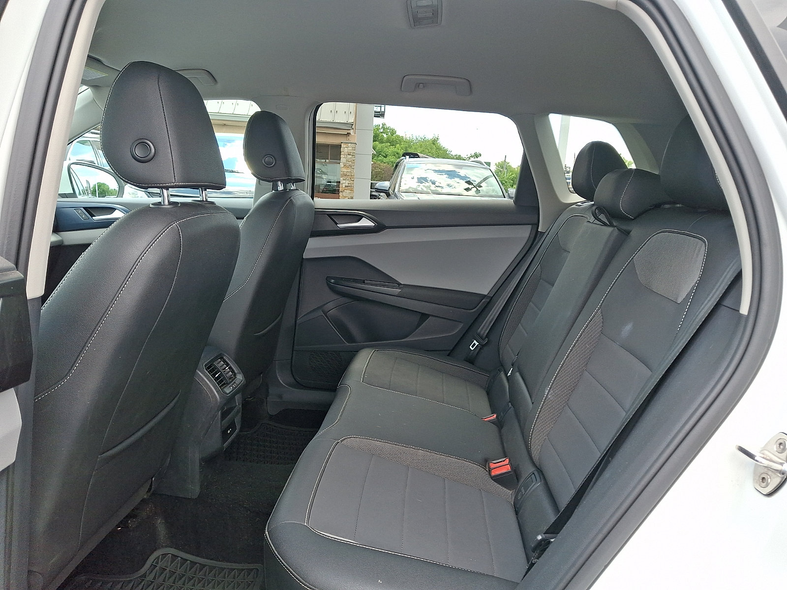 Certified 2023 Volkswagen Taos SE FWD image 10