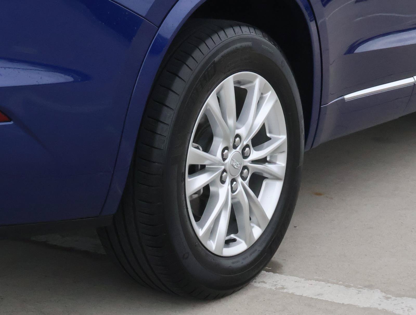 Certified 2025 Cadillac XT6 Luxury FWD image 10