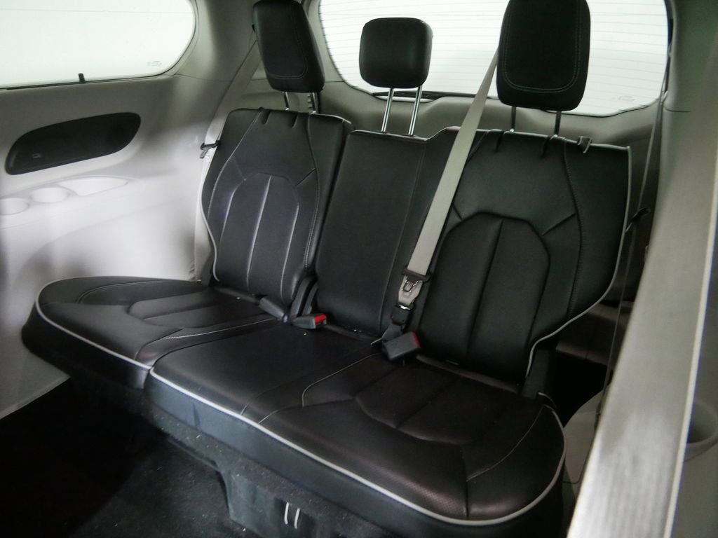 Used 2024 Chrysler Pacifica Limited image 19