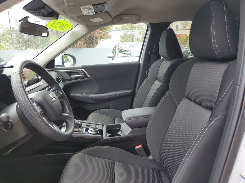Used 2023 Mitsubishi Outlander ES FWD image 17