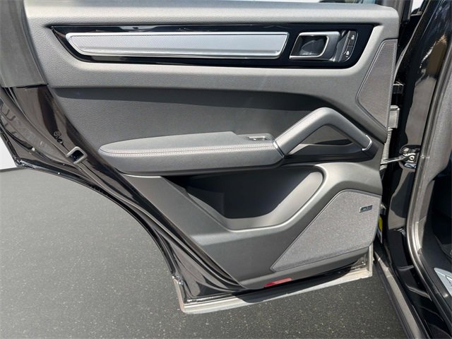Used 2023 Porsche Cayenne Platinum Edition image 11